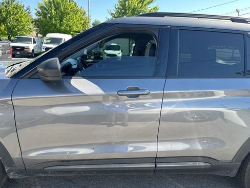 Used 2021 Ford Explorer XLT w/ Equipment Group 202A AWD/4WD image 2