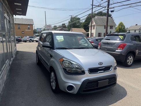Used 2012 Kia Soul + FWD image 6
