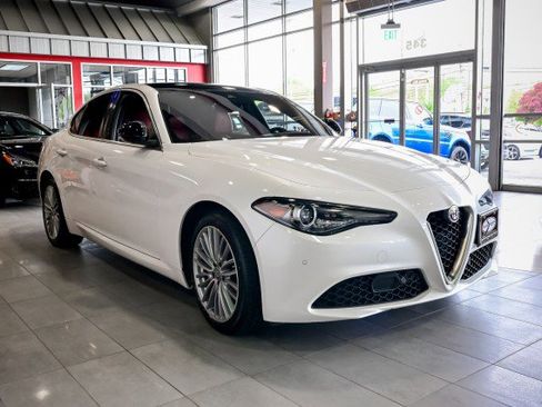 Used 2020 Alfa Romeo Giulia Ti AWD/4WD image 3