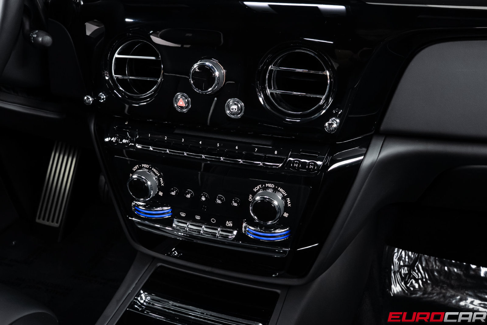Used 2022 Rolls-Royce Phantom Sedan RWD image 32