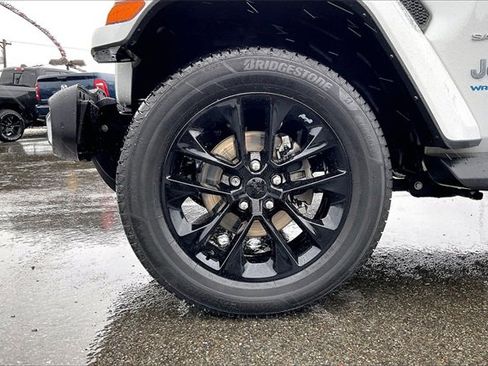 Used 2021 Jeep Wrangler Unlimited Sahara w/ Cold Weather Group image 9