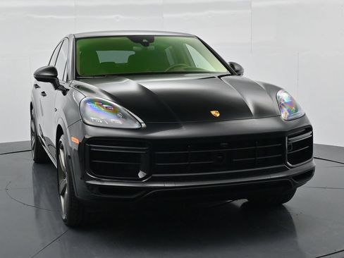 Certified 2023 Porsche Cayenne Turbo S AWD/4WD image 10