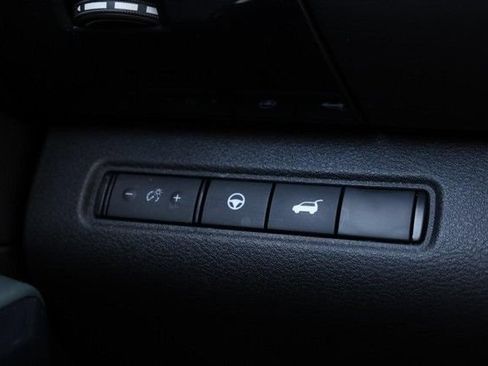 Certified 2025 Nissan Pathfinder SV w/ SV Premium Package FWD image 22