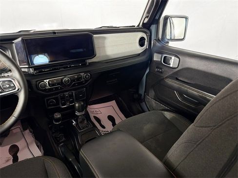 Used 2024 Jeep Wrangler Sahara image 22