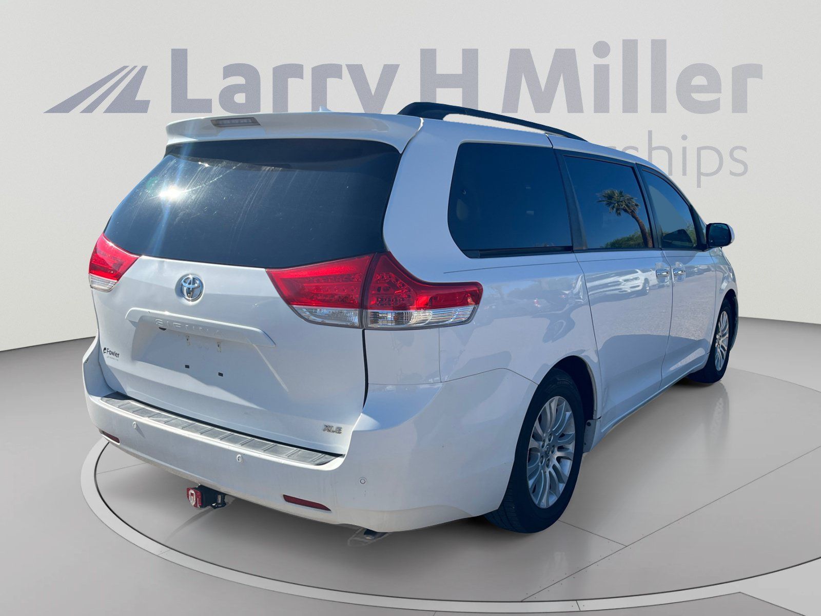 Used 2014 Toyota Sienna XLE w/ XLE Premium Package FWD image 5