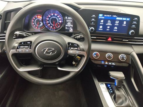 Used 2021 Hyundai Elantra SE FWD image 22