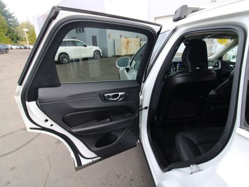 Used 2020 Volvo XC60 T5 Momentum image 24