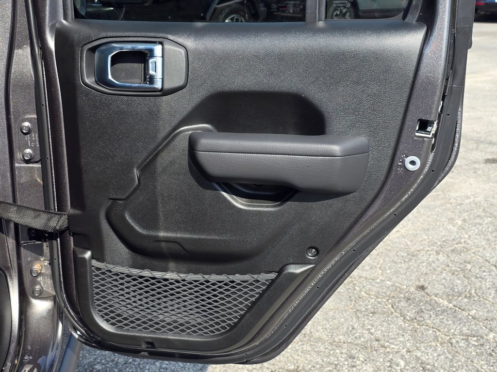 New 2026 Jeep Gladiator Rubicon w/ Technology Group AWD/4WD image 39