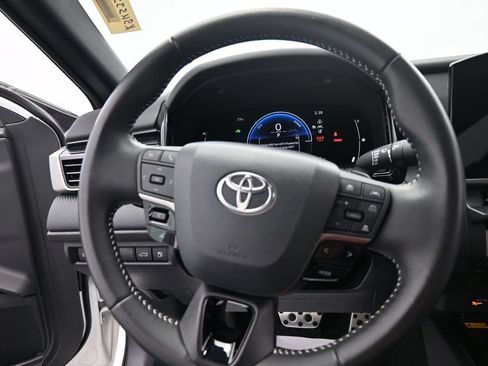 Used 2025 Toyota Camry SE w/ Convenience Package FWD image 20