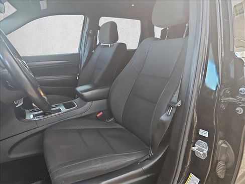 Used 2018 Jeep Grand Cherokee Laredo image 13