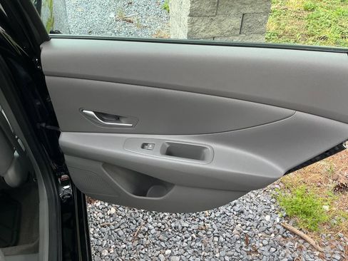 Used 2023 Hyundai Elantra SEL w/ Convenience Package FWD image 18