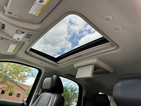 Used 2013 Cadillac Escalade Luxury AWD/4WD image 14