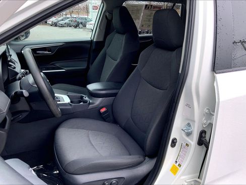 Used 2021 Toyota RAV4 XLE FWD image 29