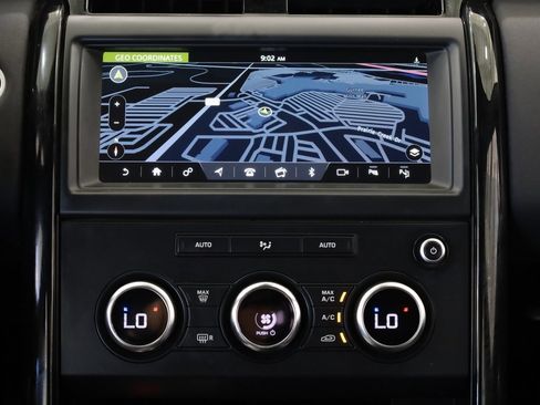 Used 2019 Land Rover Discovery SE image 14