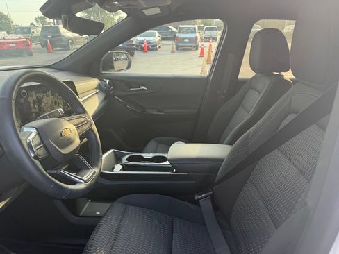 Used 2025 Chevrolet Equinox LT w/ Safety and Technology Package FWD image 5