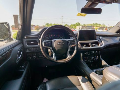 Used 2021 Chevrolet Tahoe Z71 w/ Z71 Signature Package AWD/4WD image 14