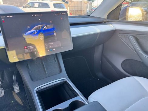 Used 2023 Tesla Model Y Long Range image 19