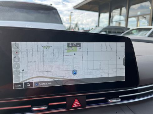 Used 2025 Hyundai Elantra SEL image 20