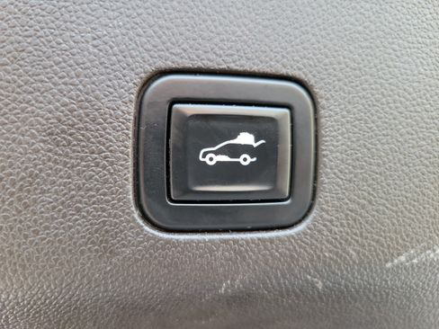Used 2021 Chevrolet Suburban LT RWD image 8