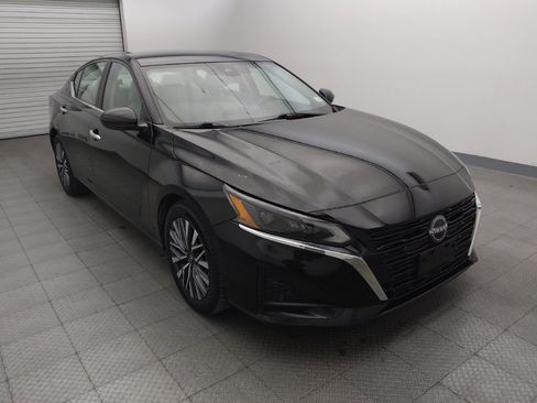 Used 2023 Nissan Altima 2.5 SV FWD image 13
