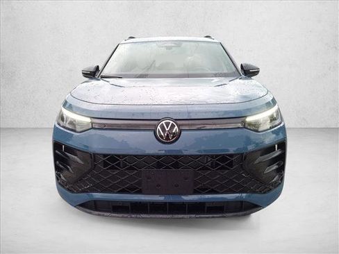 Used 2025 Volkswagen Tiguan SE R-Line FWD image 2