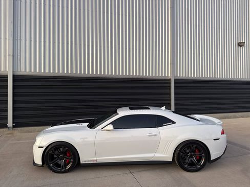 Used 2014 Chevrolet Camaro ZL1 RWD image 8