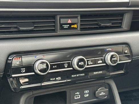 Certified 2025 Honda Pilot Touring image 27