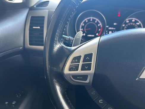 Used 2011 Mitsubishi Outlander SE image 39