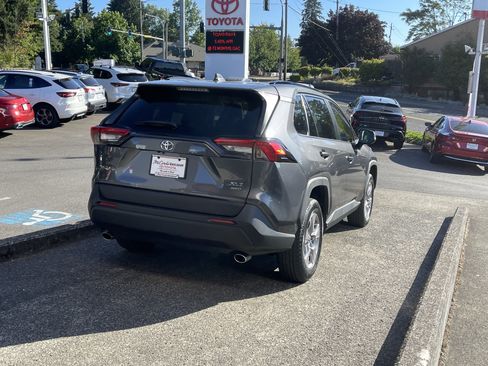 Certified 2022 Toyota RAV4 XLE w/ XLE Grade Weather Package AWD/4WD image 6