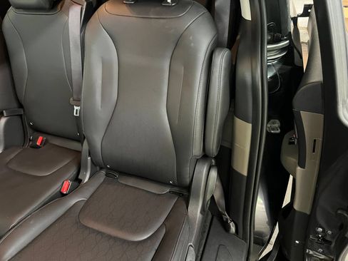 Used 2026 Kia Carnival FWD image 36