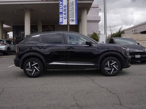 Certified 2025 Nissan Kicks SV FWD image 3