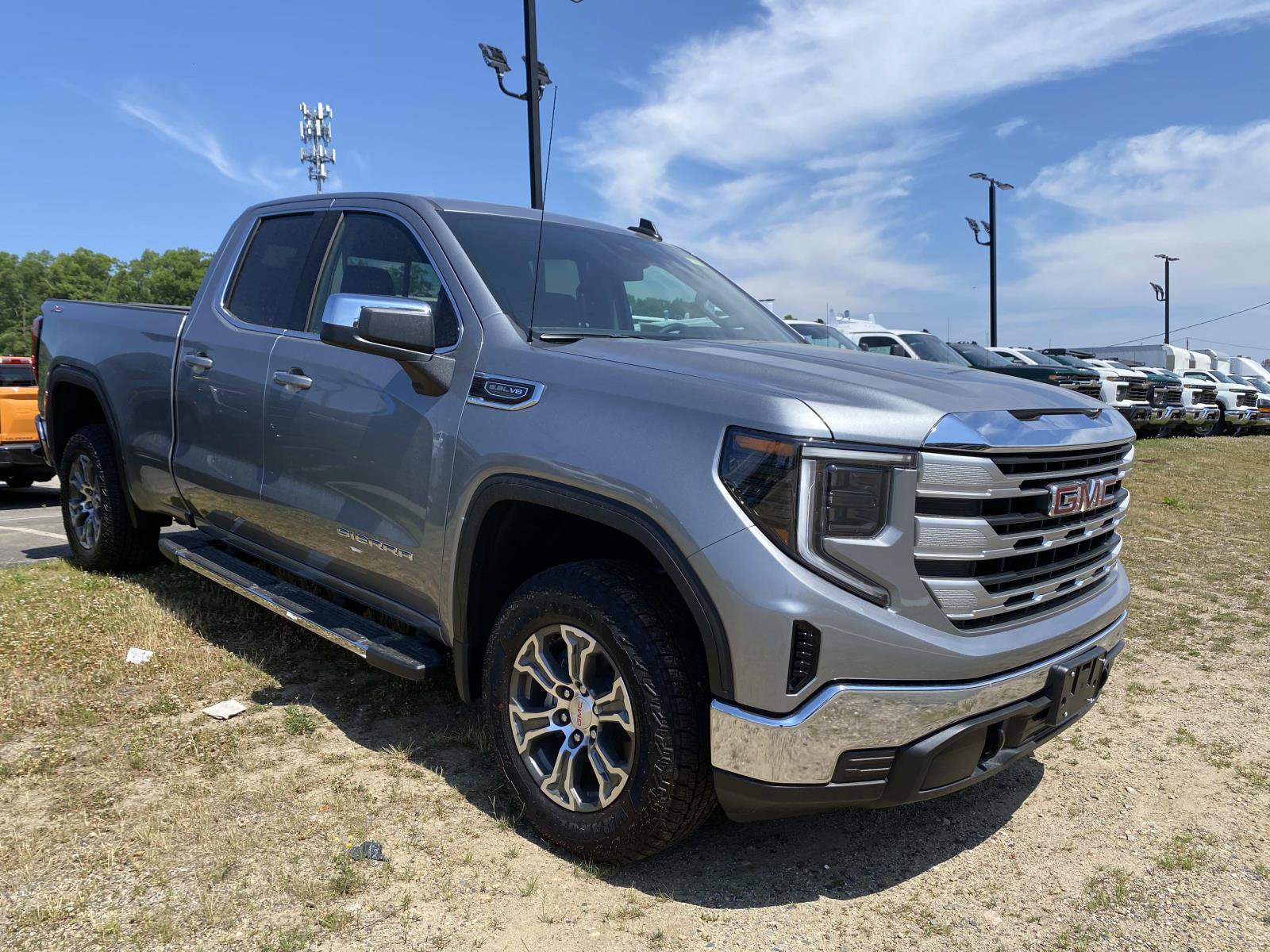 Used 2026 GMC Sierra 1500 SLE AWD/4WD image 4