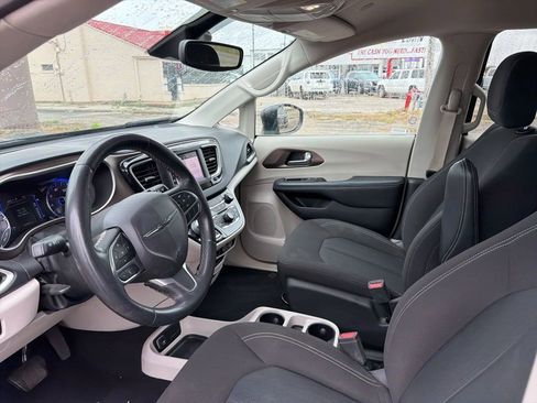 Used 2023 Chrysler Voyager LX FWD image 7
