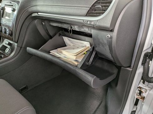 Used 2017 Chevrolet Traverse LT image 28