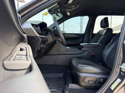 Used 2023 Jeep Grand Cherokee L Laredo AWD/4WD image 11