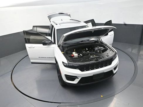 Used 2024 Jeep Grand Cherokee Altitude AWD/4WD image 30