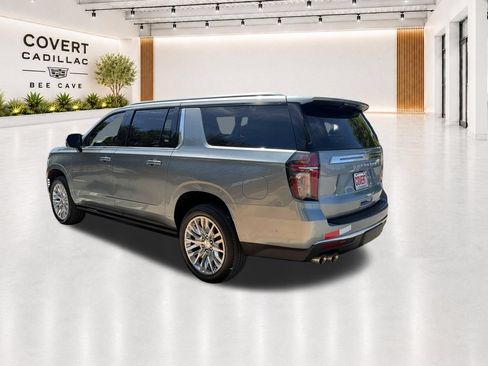 Used 2024 Chevrolet Suburban Premier w/ Advanced Technology Package AWD/4WD image 11