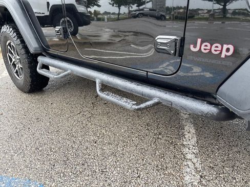 Used 2024 Jeep Wrangler Unlimited Rubicon AWD/4WD image 3