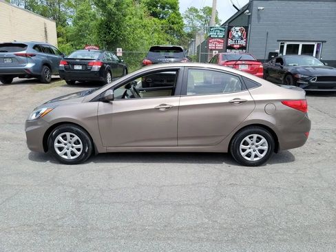 Used 2012 Hyundai Accent GLS FWD image 8