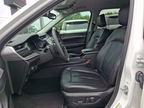 Used 2023 Jeep Grand Cherokee Limited AWD/4WD image 10