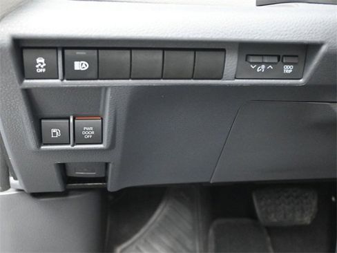 Used 2022 Toyota Sienna XLE image 21