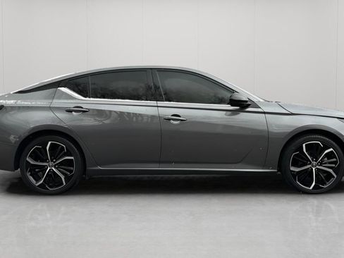 Used 2024 Nissan Altima 2.5 SR image 3