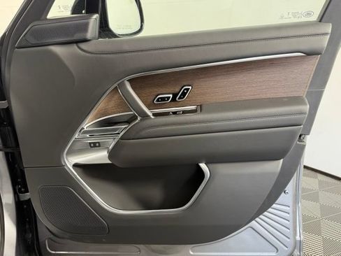 Used 2025 Land Rover Range Rover SE AWD/4WD image 22