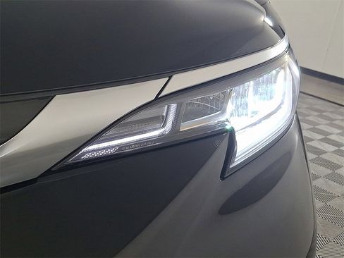 Used 2021 Toyota Sienna XSE w/ XSE Plus Package image 13