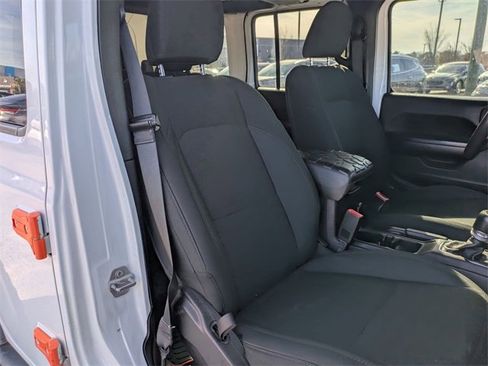 Used 2018 Jeep Wrangler Unlimited Sport image 32