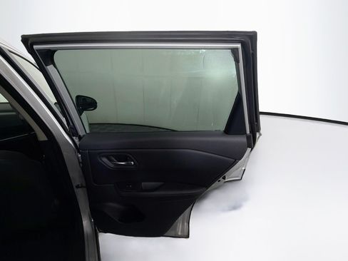 Used 2025 Nissan Rogue SV AWD/4WD image 29