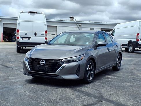 Used 2024 Nissan Sentra SV FWD image 2