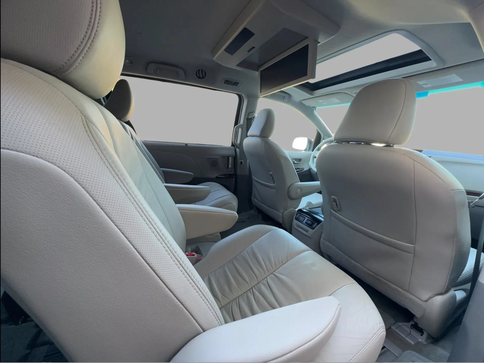 Used 2011 Toyota Sienna XLE w/ Premium Pkg FWD image 35
