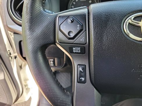 Used 2022 Toyota Tacoma TRD Off-Road w/ Technology Package AWD/4WD image 25