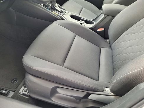 Used 2023 Toyota Corolla LE w/ LE Convenience Package FWD image 17